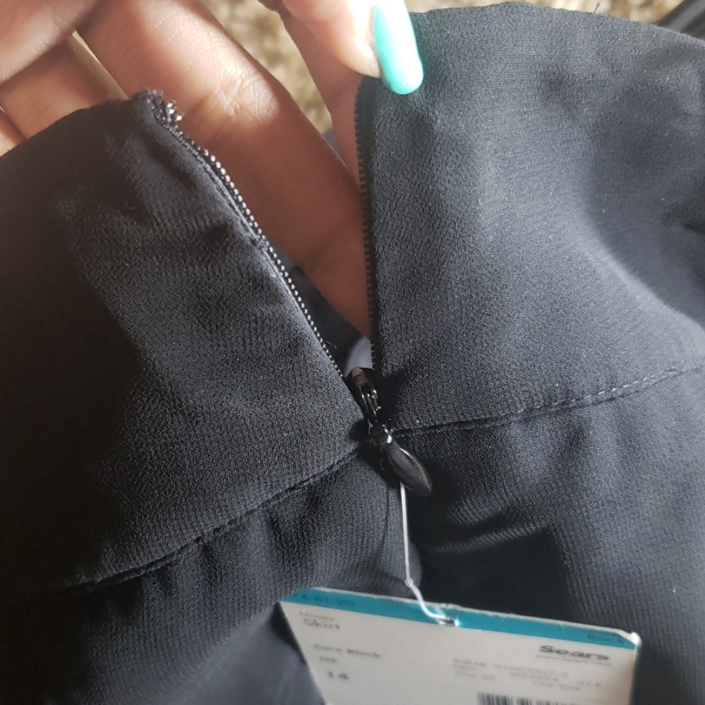Black Ruffle Mini NWT 4/40 - Picture 4 of 4